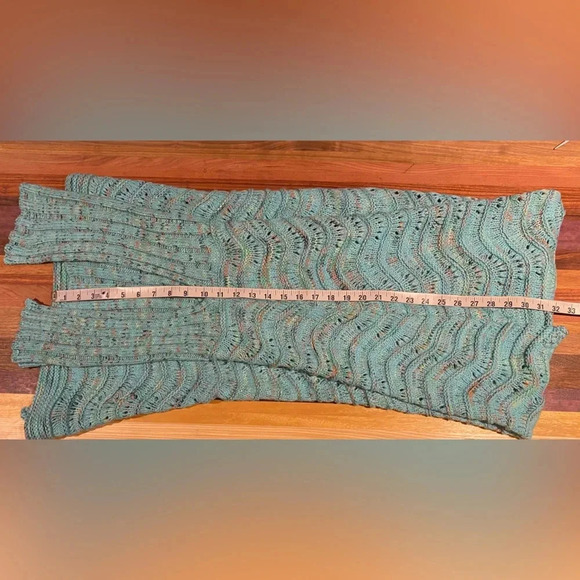 Mermaid-Tail Knit Blanket in Turquoise (OSFM) - Picture 3 of 6